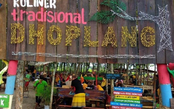 Pintu masuk Pasar Dhoplang (Sumber: Istore)