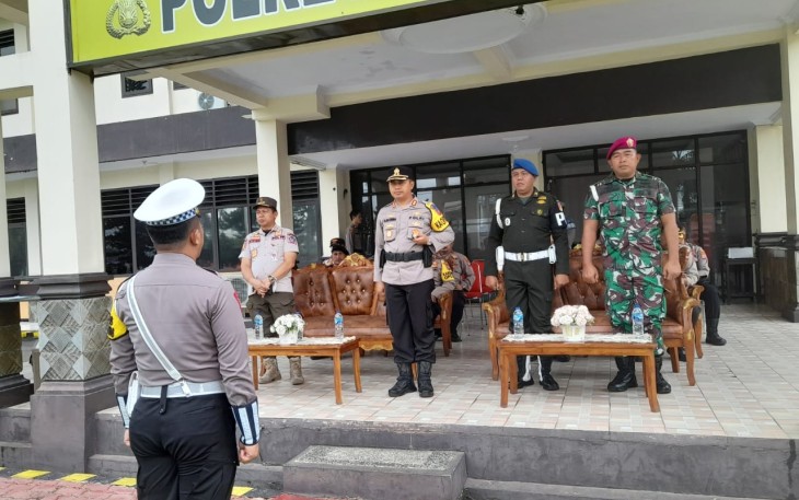 Prajurit Yonmarhanlan VIII Bitung saat mengikuti apel gelar pasukan