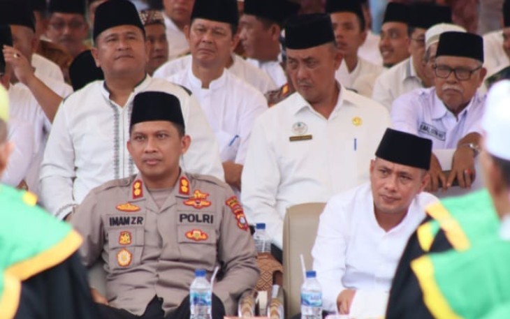 Kapolres Tapanuli Selatan (Tapsel), AKBP Imam Zamroni, SIK, MH, bersama Bupati Padang Lawas Utara Andar Amin Harahap, SSTP, MSi, menghadiri pembukaan seleksi tilawatil Quran dan Hadits (STQH) ke-IV tingkat Kabupaten Padang Lawas Utara (Paluta), Selasa (7/3/2023) pagi di Halaman SMP Negeri 1 Dolok, Kelurahan Pasar Sipiongot.