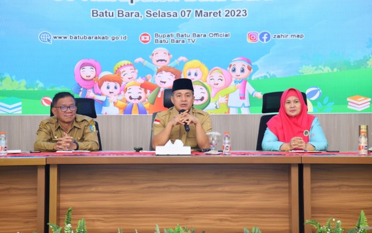 Bupati Batu Bara Ir.H.Zahir,M.AP saat menghadiri Bimbingan teknis (Bimtek) penyelenggaraan TK PKK, di aula Rumah Dinas Bupati, Komplek Perumahan Inalum, Tanjung Gading, Kecamatan Sei Suka, Kabupaten Batu Bara, Selasa (07/03/2023).