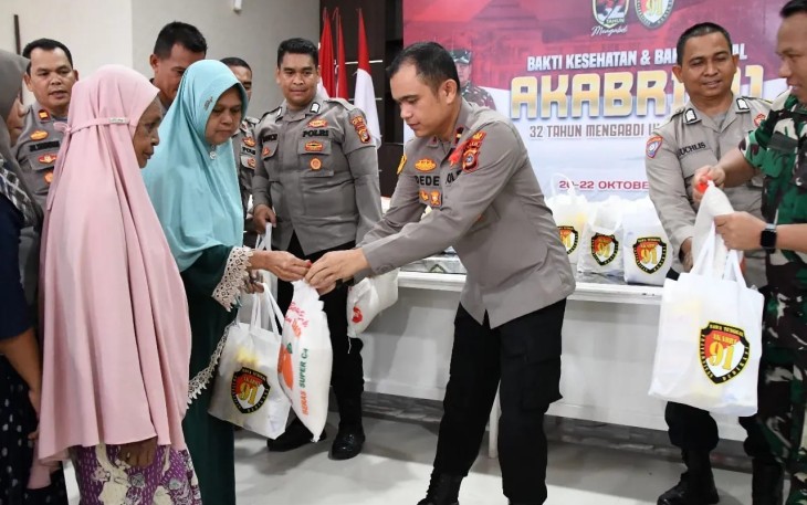 Polres Aceh Timur Membagikan 100 Paket Sembako