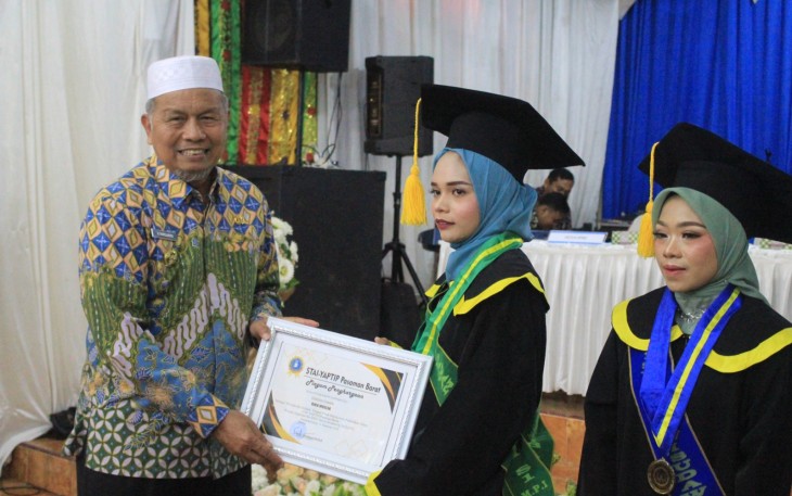 Bupati Pasbar Hamsuardi Hadiri Wisuda Sarjana Angkatan XXV STAI YAPTIP