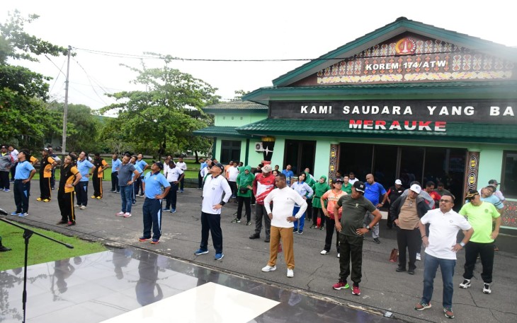 Olah Raga bersama TNI-Polri dan Forkopimda di Korem 174/ATW
