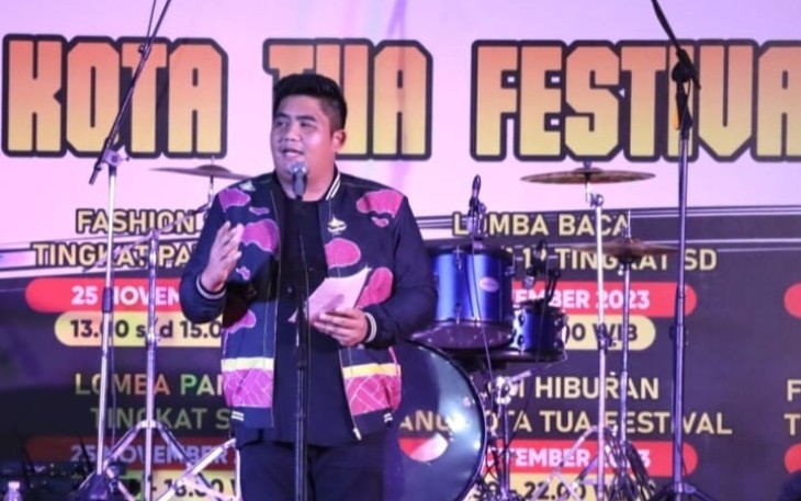 Bupati Bintan Roby Kurniawan saat membuka Kijang Kota Tua Festival sebagai rangkaian peringatan Hari Jadi Ke 75 Kabupaten Bintan. 