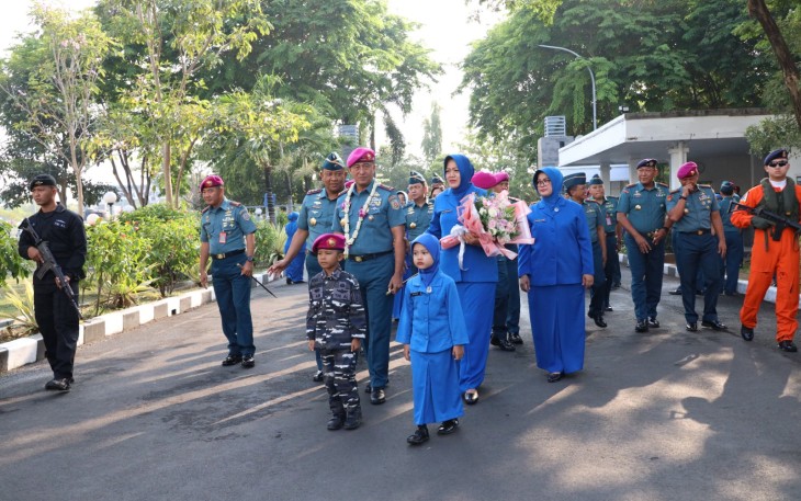 Dankodiklatal Letjen TNI Marinir Nur Alamsyah Disambut Prajurit dan PNS di Mako Kodiklatal