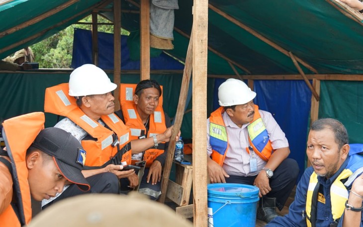 SPAM BP Batam saat Lakukan Penutupan Pintu Air dan Patroli Waduk Duriangkang