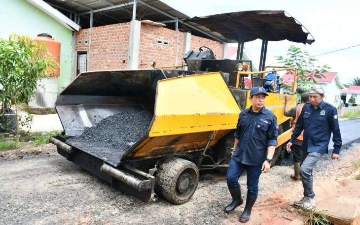 Perbaikan Jalan Amblas di Kampung Kelawi Segera Rampung