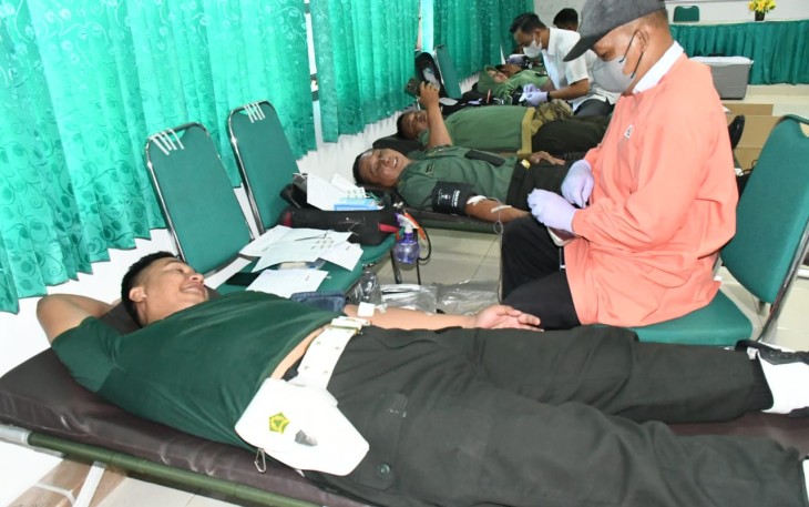 Hari Juang TNI AD ke 78 dan Hari Ulang Tahun (HUT) ke 75 Kodam V/Brawijaya tahun 2023, hari ini Kodim 0802/Ponorogo menggelar kegiatan donor darah bertempat di Kantor USD PMI Kabupaten Ponorogo, Jl. Dr. Sutomo No. 9 Kota / Kabupaten Ponrogo, Selasa (12/12/2030)