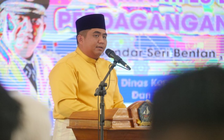 Bupati Bintan Roby Kurniawan saat menghadiri Bimbingan Teknis Perdagangan Antar Pulau, Kamis (21/09) di Aula Bandar Seri Bentan.