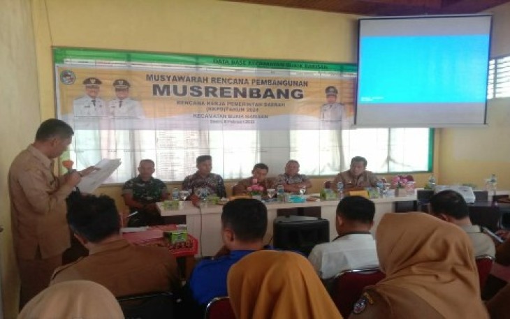Musrenbang RKPD 2024 tingkat kecamatan berlangsung di Aula Kantor Camat Bukik Barisan.
