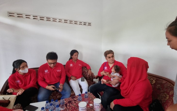 Benjamin Kristianto saat Jenguk Bayi Gagal Operasi Bibir Sumbing