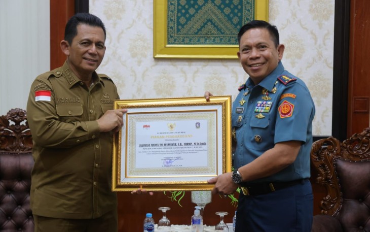 Laksdya TNI Irvansyah Berpamitan Dengan Gubernur Ansar 