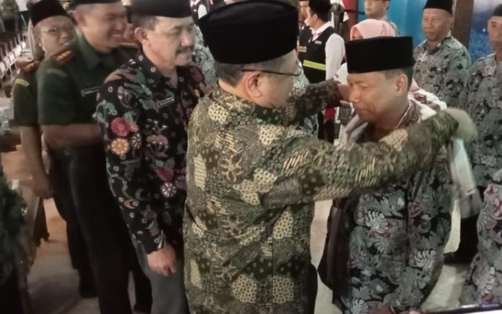 Bupati Maryoto Birowo bersama Forkopimda Tulungagung saat memberangkatkan JCH tahun 2023