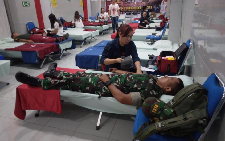 Personil Kodim 1310/Bitung Ikut Mendonorkan Darahnya 