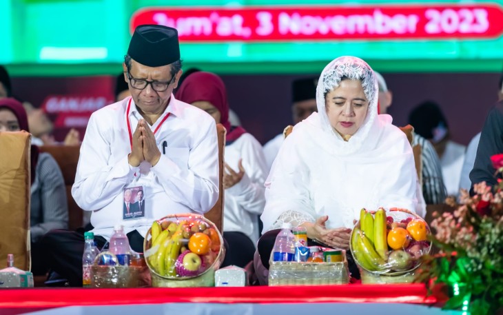 Ketua DPP PDI Perjuangan (PDIP) Bidang Politik dan Keamanan sekaligus Ketua DPR RI Puan Maharani dan Cawapres Mahfud Md saat acara ngaji kebangsaan di Jawa Timur, Jumat (3/11/2023).