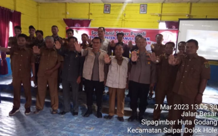 Wakapolres yang juga Ketua UPP Saber Pungli Kabupaten Tapsel saat memberi sosialisasi terkait pencegahan Pungli ke para Kades se-Kecamatan SD Hole dan Aek Bilah, pada Selasa (7/3/2023) pagi.