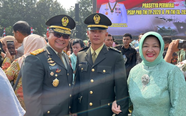 Danpussenarmed Saksikan Putranya Dilantik Sebagai Prajurit Berpangkat Letnan Dua di Mabes TNI