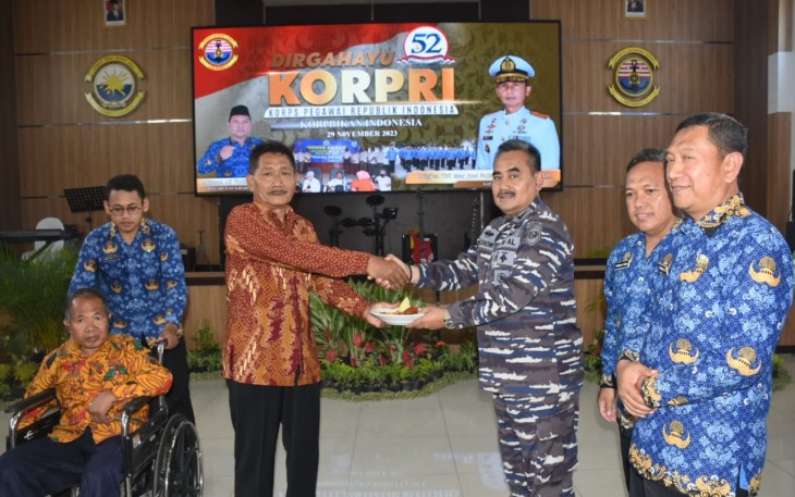 ASN Lantamal V Syukuran Peringati HUT Korpri ke-52 