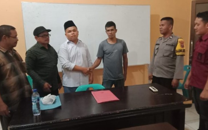 Berkat kesigapan personel Polsek Padang Bolak, kasus penganiayaan antar warga yang tadinya hendak ke jalur hukum, kini berakhir dengan damai. Proses mediasi pada kasus penganiayaan hingga berakhir damai itu sendiri berlangsung di Ruang Restorative Justice Polsek Padang Bolak, Selasa (16/5/2023) 