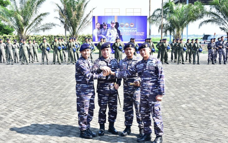 Tongkat Komando Skuadron Udara 200 Wing Udara 2 Beralih Kepemimpinan