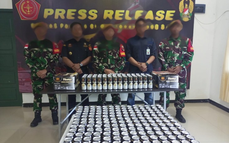 Satgas Pamtas RI-Malaysia Gagalkan Penyelundupan 240 Kaleng Miras Ilegal