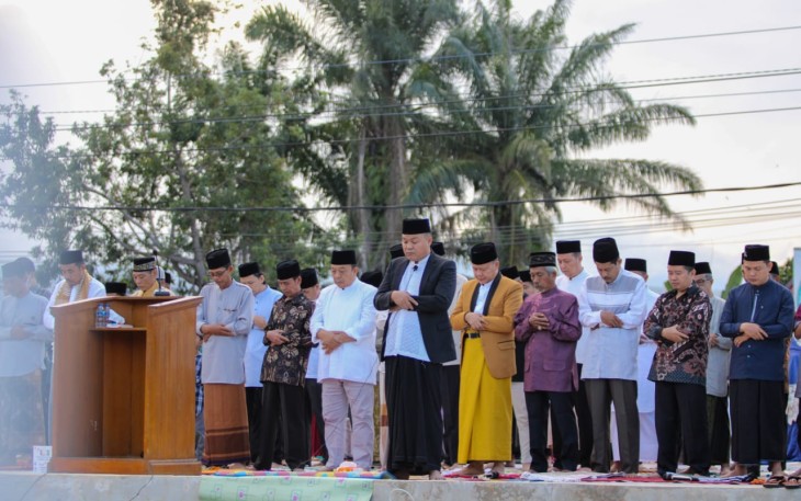 Gubernur Rohidin Sholat Iduladha 1444 H di Alun-Alun Kota Tais Seluma