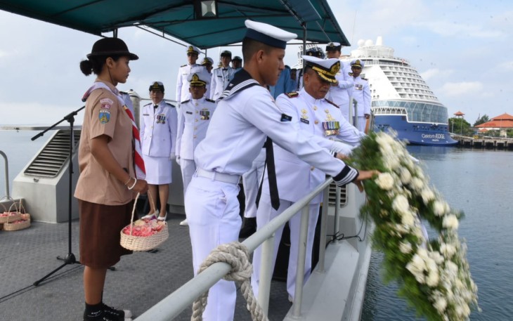 Lanal Denpasar Gelar Upacara Tabur Bunga 