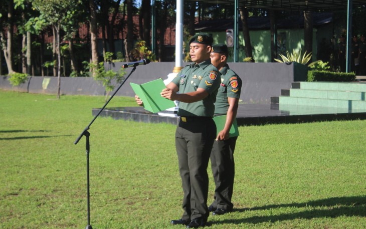Danyon Bekang 2 Kostrad Letko Cba Moch Andi Hidayat Arifianto, S.Hub.Int., M.H.I. pimpin pelaksanaan upacara gabungan pada pagi ini yang di ikuti oleh seluruh prajurit Menarmed 2 Kostrad, Yonarhanud 2 Kostrad dan Yonbekang 2 Kostrad