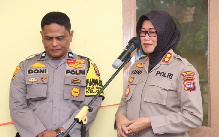Plt Kapolresta Bukittinggi AKBP Wahyuni Sri Lestari, S.I.K., mengapresiasi Aiptu Doni, atas inisiatifnya melakukan bedah rumah warga di Kelurahan Garegeh, Kota Bukittinggi.