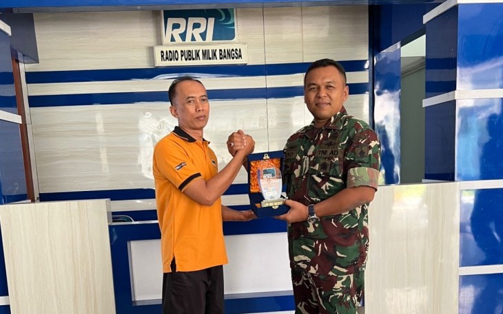 Kasrem 081/DSJ Letkol Inf Yuli Eko Purwanto pada sesi dialog di Pro 1 RRI Madiun dalam rangka memperingati Hari Juang TNI AD ke-78, Jumat (15/12/2023)