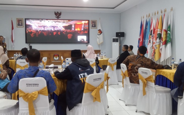 Acara nonton bareng Debat Kedua Cawapres 2024, di Aula Kantor KPU Karanganyar, Jumat (22/12/2023) malam.