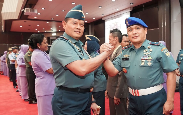 Wadanpuspomal Laksamana Pertama TNI Julkiply, S.H., M.Tr. Hanla saat berfoto bersama Panglima TNI Laksamana TNI Yudo Margono, S.E., M.M.