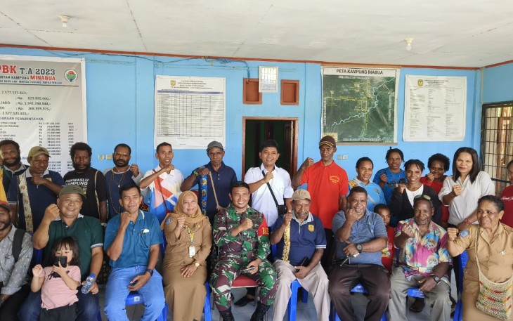 Babinsa Koramil 1710-02/Timika Dampingi Dinas Pemberdayaan Perempuan dan Perlindungan Anak Beri Penyuluhan Kesehatan Kepada Warga