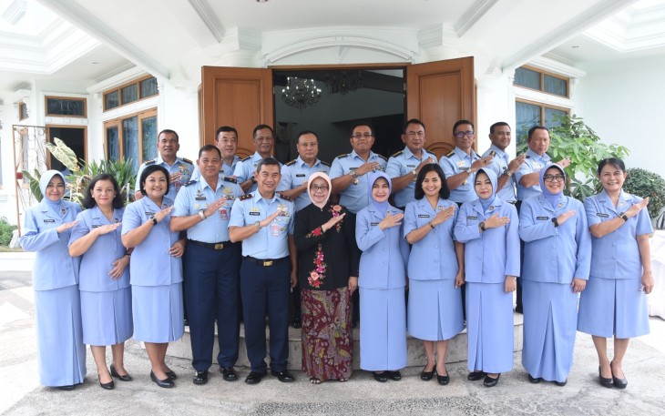 Marsda TNI Oki Yanuar Anjangsana ke Kediaman Mantan Dankoharmatau