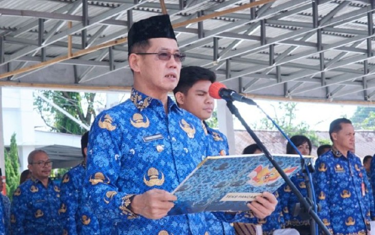 Wakil walikota Bitung saat membacakan sambutan