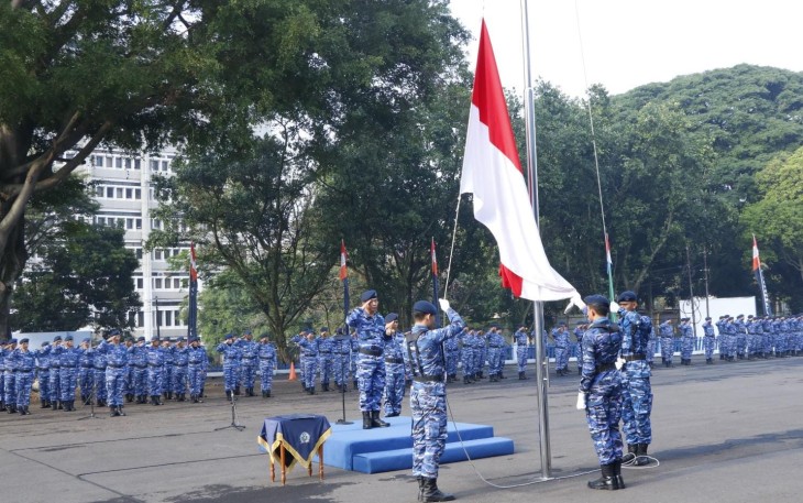 Komandan Koharmatau Marsekal Muda TNI Oki Yanuar, S.T pimpin Upacara Bendera 17-an di Lapangan Upacara Makoharmatau Bandung Jawa Barat