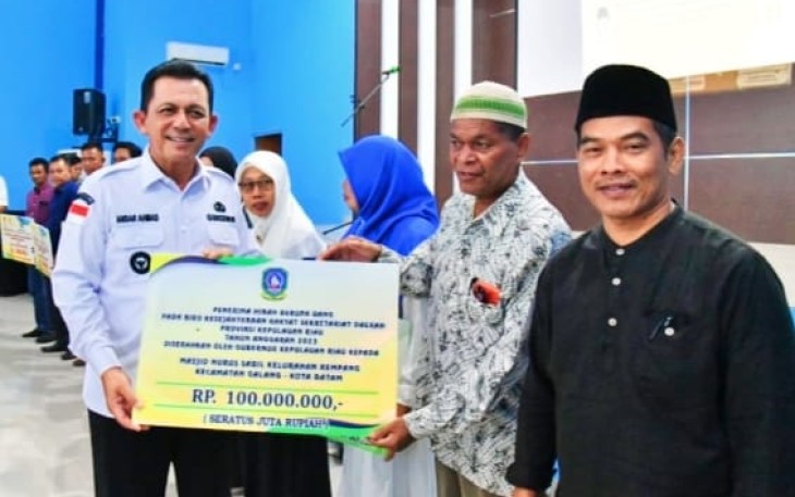 Gubernur Kepulauan Riau H Ansar Ahmad