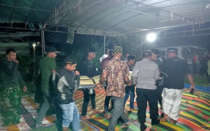 Korban saat dibawa ke rumah duka