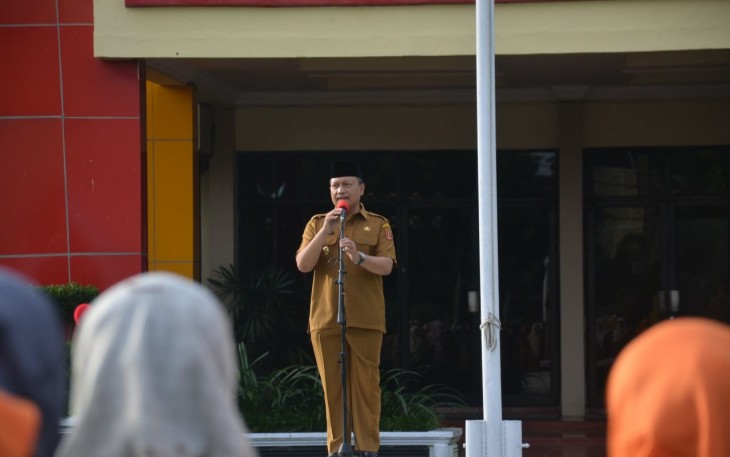 Wakil Bupati Agam Irwan Fikri saat memimpin apel perdana saat mengawali kinerja ASN.