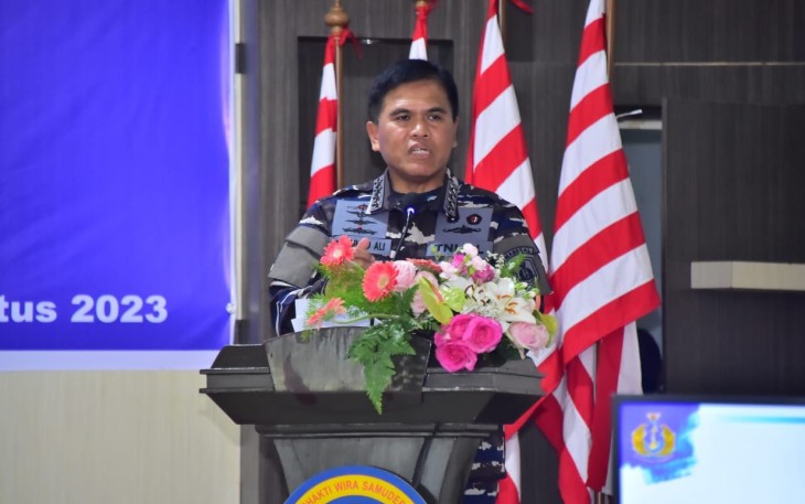 Kasal Laksamana TNI Muhammad Ali saat melaksanakan tatap muka dengan Prajurit TNI AL, di Lanal Balikpapan, Rabu (23/08).  