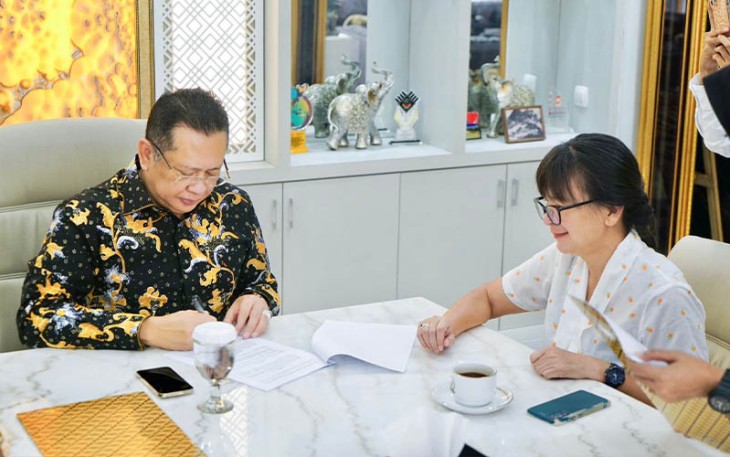 Bamsoet saat menandatangani nota kesepahaman pembangunan MOI IMI, di Jakarta, Selasa (7/11/23).