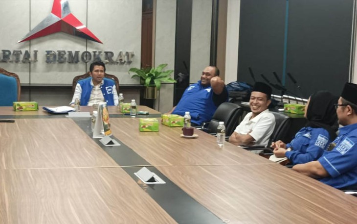 Ketua DPD Demokrat Jatim Emil Dardak meminta kader Demokrat di Jatim tetap fokus pada arahan DPP