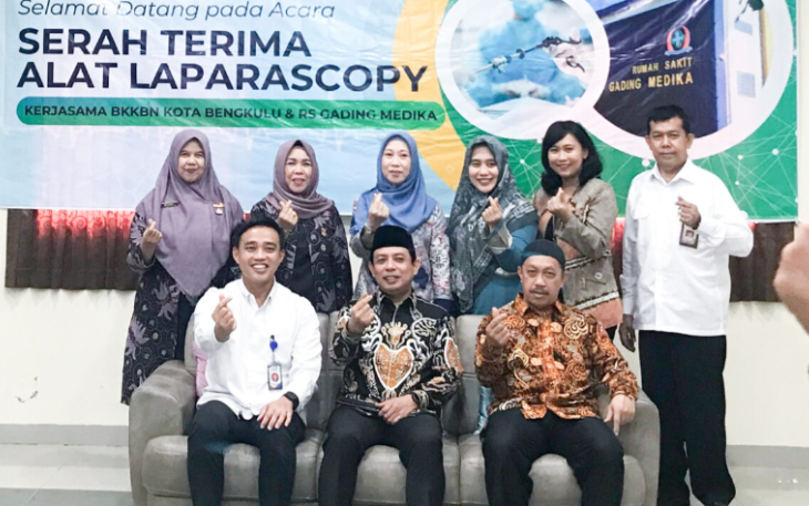 Penyerahan Bantuan Alat Laparaskopi
