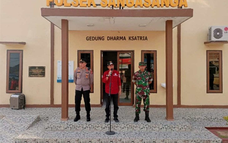 Danramil 04/Sangasanga Kapten Inf Priyanto saat apel gabungan PAM tahun baru