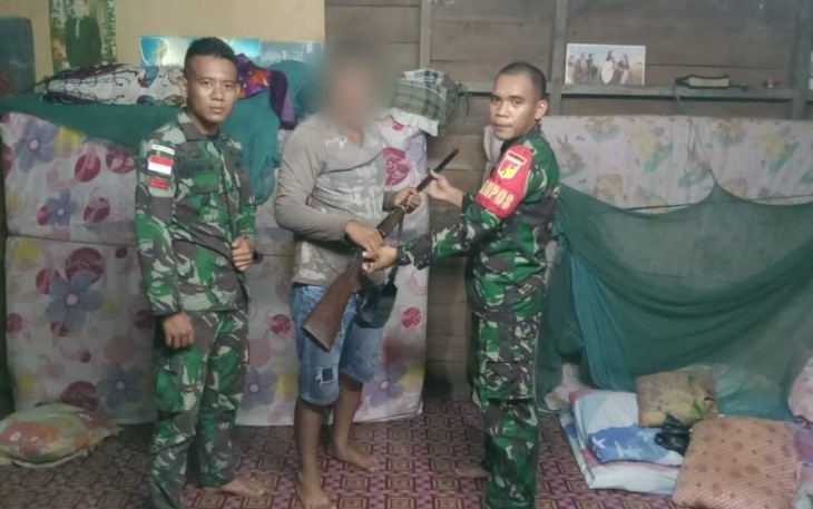 Terima sukarela senpi rakitan warga dusun Kapar