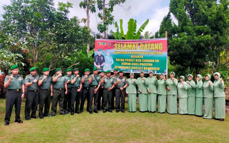 Foto bersama Koramil Jajaran