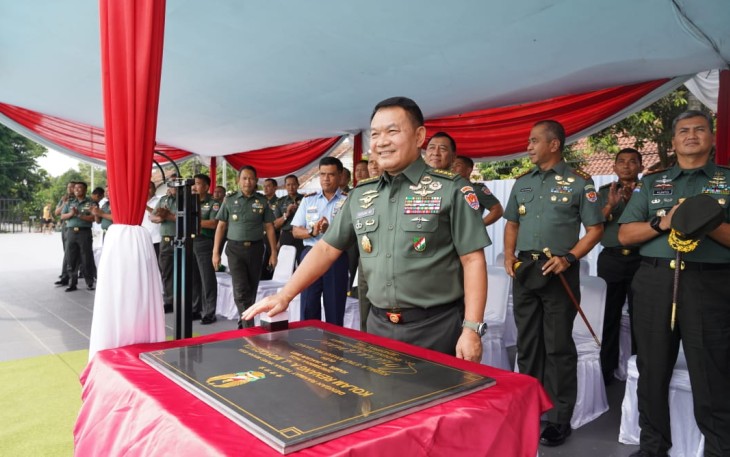 Kasad Jenderal TNI Dudung Abdurachman saat meresmikan Kolam Renang A.J. Mokoginta Seskoad