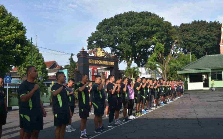 Apel pagi jumat sehat anggota Korem 073/Mkt