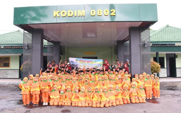 Edukasi siswa kunjungi Kodim 0802/Ponorogo 