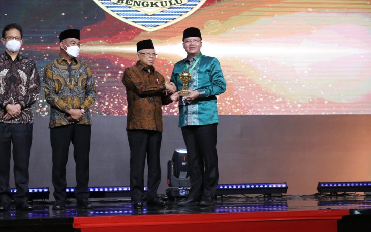 Pemprov Bengkulu Raih Penghargaan UHC Award dari Wapres RI
